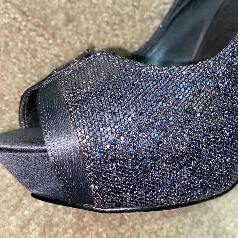 Grey Heels - Picture 5 of 7